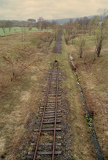 ���H�̏I���A����\��n�֐L�т�B